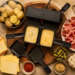 Soirée raclette, planche avec fromage et pommes de terre